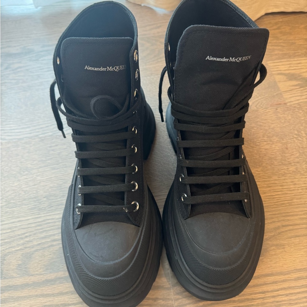Alexander McQueen tread slick boot